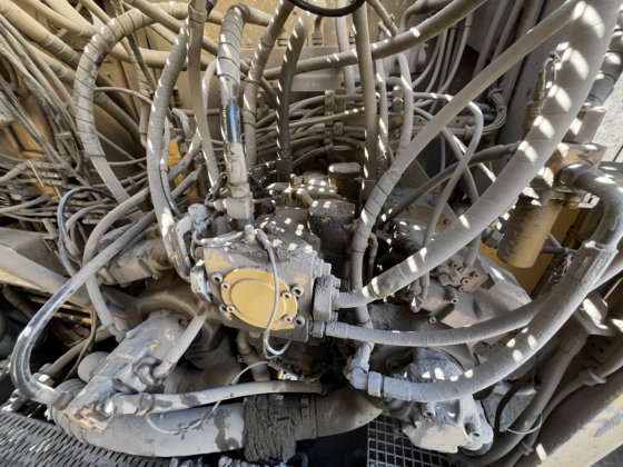 2019 Caterpillar 6040FS