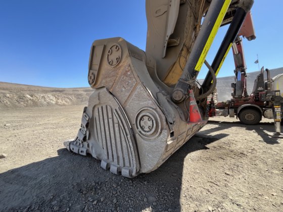 2019 Caterpillar 6040FS