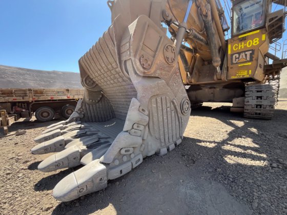 2019 Caterpillar 6040FS