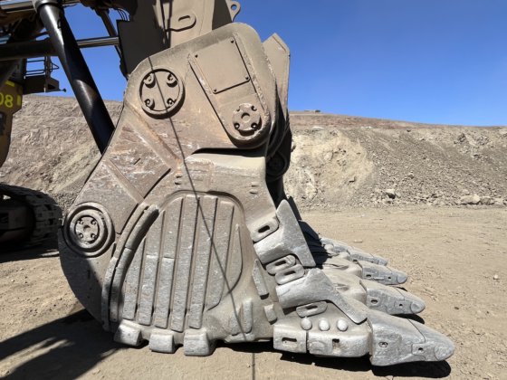 2019 Caterpillar 6040FS