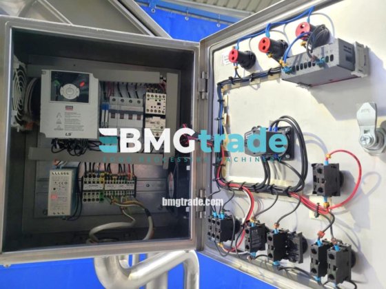 配备 Kromel 产品粉碎机的螺旋输送机