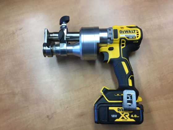 WNS バッテリー式スウェージングマシン