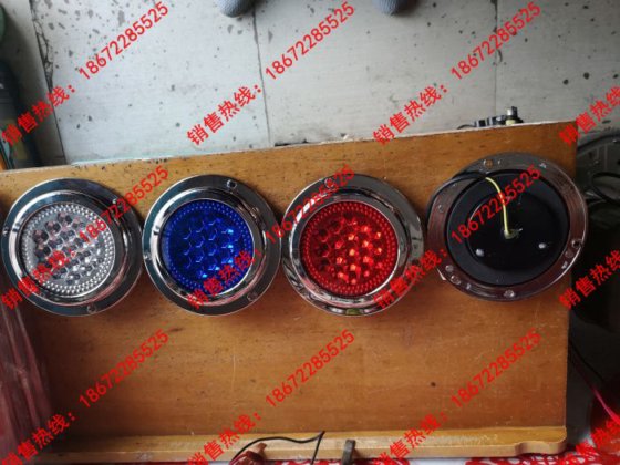 消防车尾部大圆灯