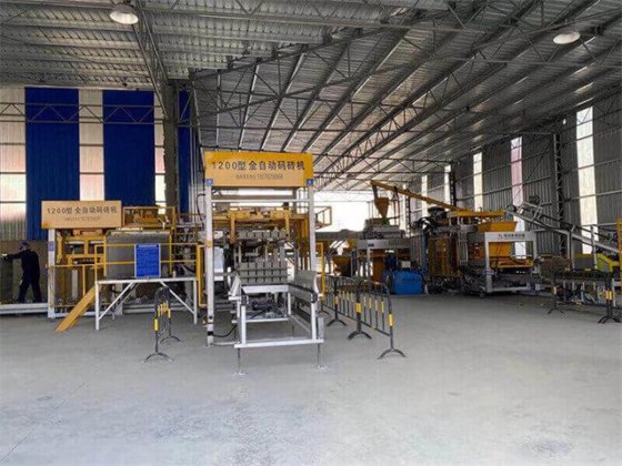 ブロック製造における自動オフラインパレタイジングシステム