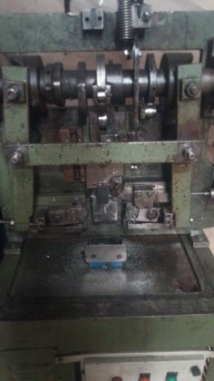Manek Staple Machine