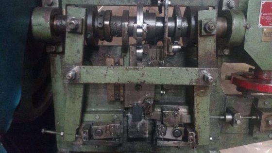 Manek Staple Machine