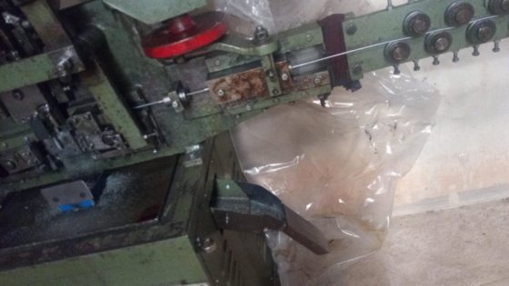 Manek Staple Machine