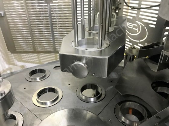 300 毫升和 600 毫升旋转式罐装灌装机，带热封器