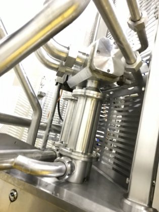 300 毫升和 600 毫升旋转式罐装灌装机，带热封器