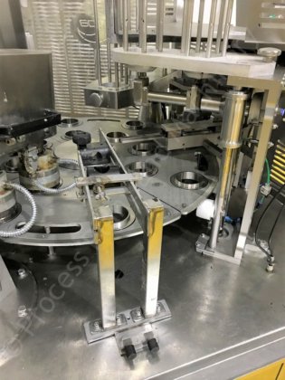 300 毫升和 600 毫升旋转式罐装灌装机，带热封器