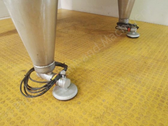 10,000リットル ステンレス製シングルスキン ホールディングタンク