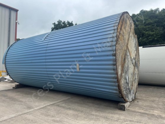 90,000 升不锈钢保温包覆液体储存筒仓