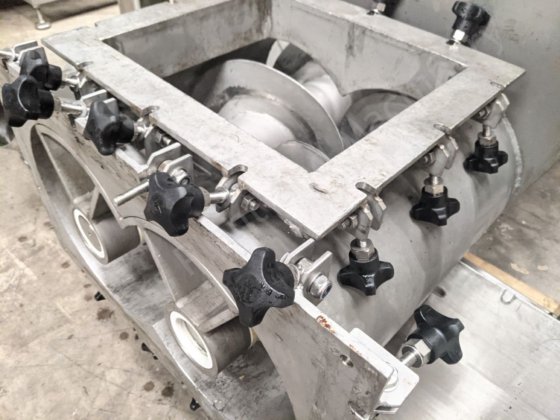 2,500升不锈钢双螺旋喂料机