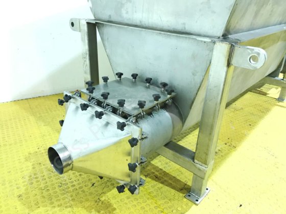 2,500Lステンレス製ツインスクリューフィーダー