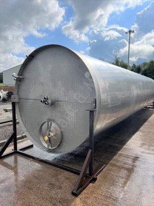 2000 35,000 升不锈钢隔热保温立式储罐，带内部线圈