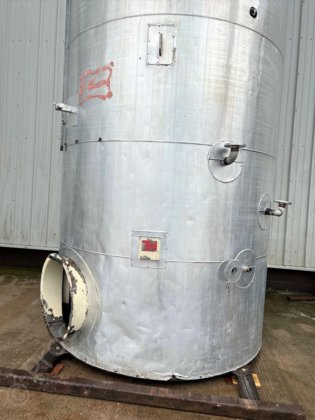 2000 35,000 升不锈钢隔热保温立式储罐，带内部线圈
