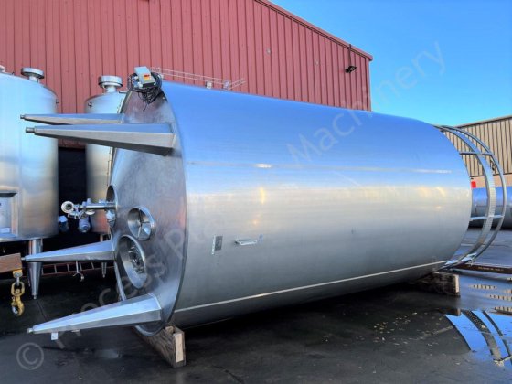 30,000 升不锈钢保温包覆立式储罐