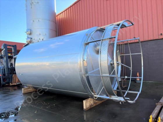 30,000 升不锈钢保温包覆立式储罐