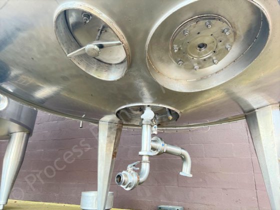 30,000 升不锈钢保温包覆立式储罐