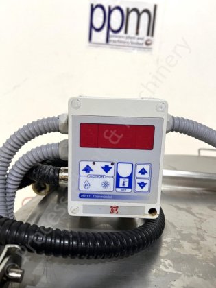 500 升不锈钢夹套罐，带顶部安装的桨式搅拌器