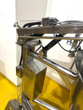 500 升不锈钢夹套罐（表面有刮痕）和高剪切混合器