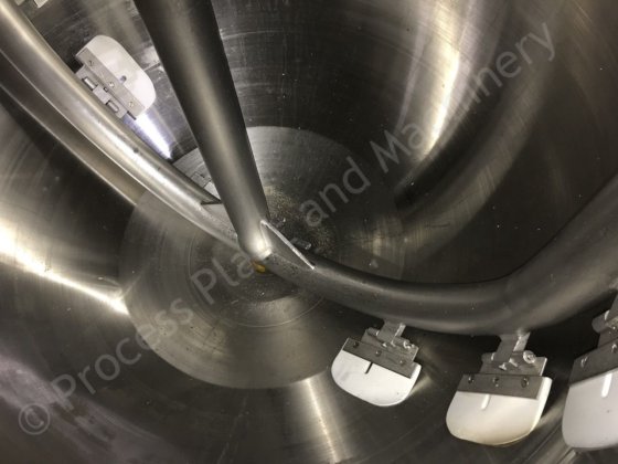 750 升 BCH 夹套罐，带顶部安装的全扫刮式表面搅拌器