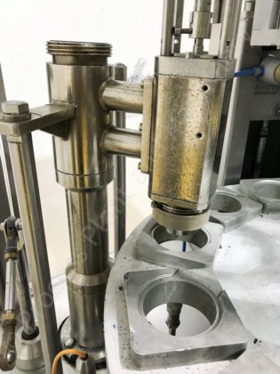 Brasholanda S.A 2502型带热封的旋转式锅/杯灌装机