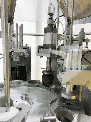 Brasholanda S.A 2502型带热封的旋转式锅/杯灌装机