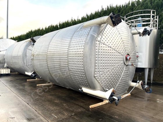 28,000 升不锈钢夹套立式储罐