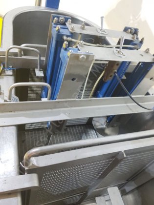 500升不锈钢夹套式奶酪罐，带集成压榨系统