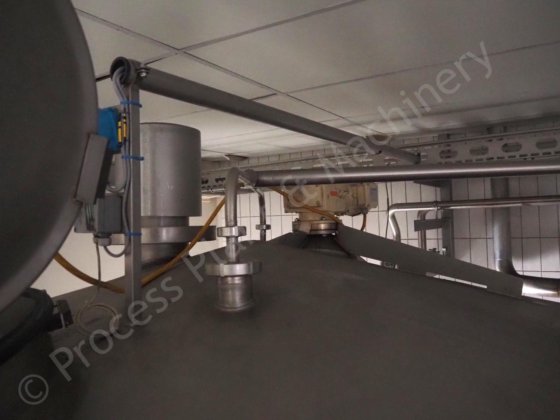 15,000 升不锈钢夹套罐，带顶部安装的桨式搅拌器