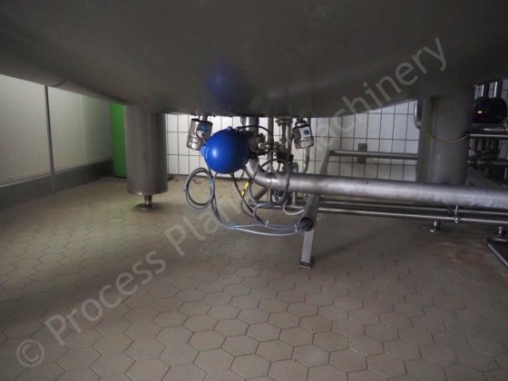 15,000 升不锈钢夹套罐，带顶部安装的桨式搅拌器