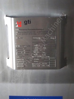 15,000 升不锈钢夹套罐，带顶部安装的桨式搅拌器