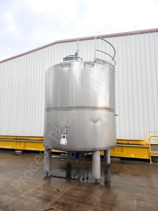 15,000 升不锈钢夹套罐，带顶部安装的桨式搅拌器