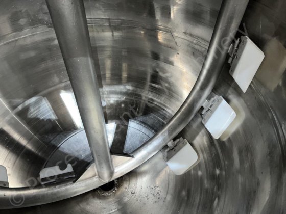 750 升夹套式刮削表面混合罐,配有 Silverson 直列式高剪切混合器