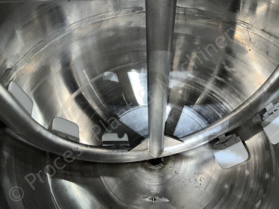 750 升夹套式刮削表面混合罐,配有 Silverson 直列式高剪切混合器