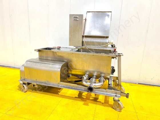 移动脚轮上的不锈钢凝乳卸料器