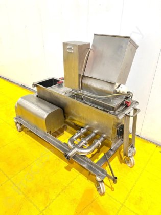 移动脚轮上的不锈钢凝乳卸料器