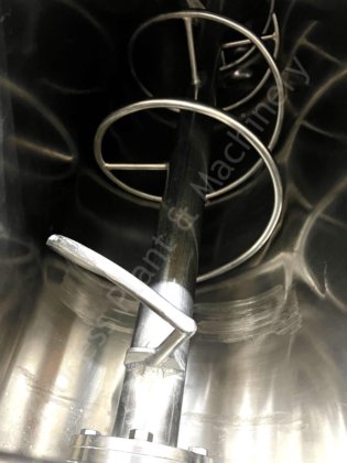 移动脚轮上的不锈钢凝乳卸料器