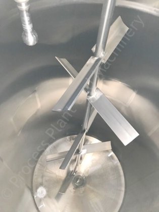 10,000升不锈钢保温罐，带顶部多桨搅拌器