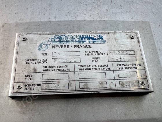 25,000 升不锈钢夹套保温箱