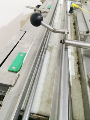 带弯头的皮带驱动输送机