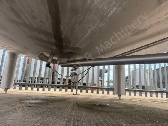 35,000 升不锈钢保温奶油罐，带侧入式搅拌机