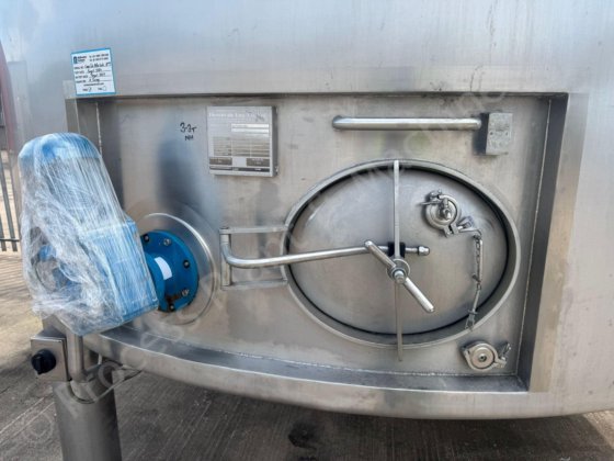 35,000 升不锈钢保温奶油罐，带侧入式搅拌机