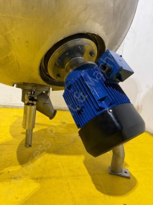 1,000 升 Giusti 夹套罐,表面刮削式过度混合,底部高剪切