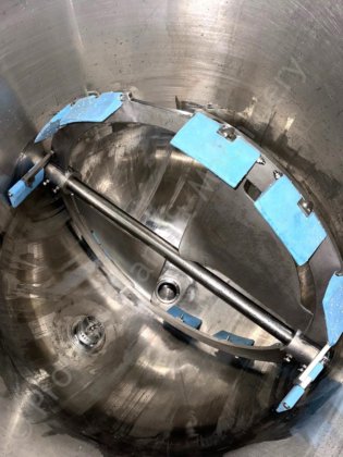 1,000 升 Giusti 夹套罐,表面刮削式过度混合,底部高剪切