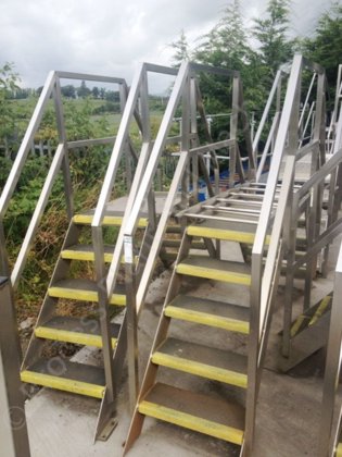 不锈钢通道阶梯和龙门架