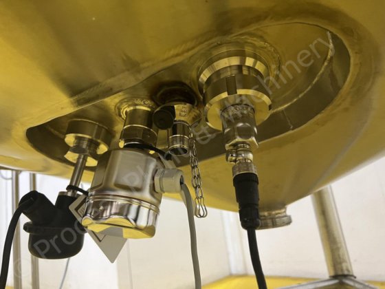 2,000升不锈钢夹套罐，带顶部安装的全清洗搅拌器