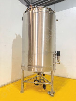 2,000升不锈钢夹套罐，带顶部安装的全清洗搅拌器