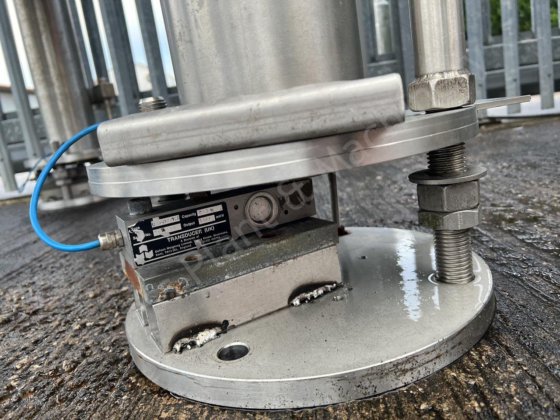 3,000升不锈钢夹套罐,带顶部安装的桨式混合器